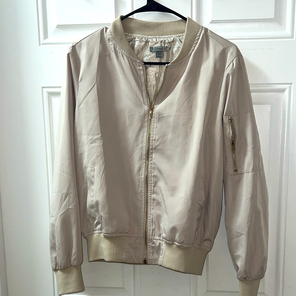 Chic light Beige Bomber Jacket      
Juniors size L $12